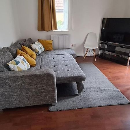 Private 2 Bed Flat Close To Excel & City Airport London Exteriör bild