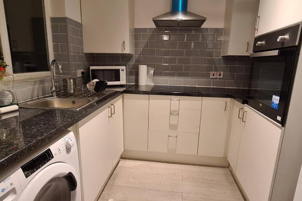 Private 2 Bed Flat Close To Excel & City Airport London Exteriör bild
