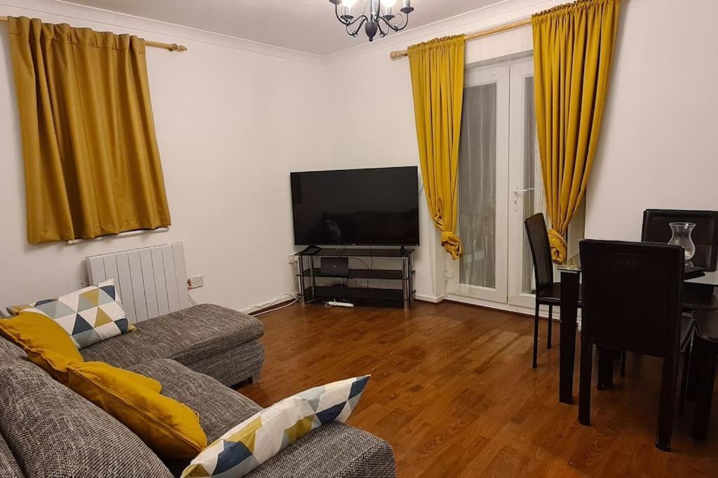 Private 2 Bed Flat Close To Excel & City Airport London Exteriör bild