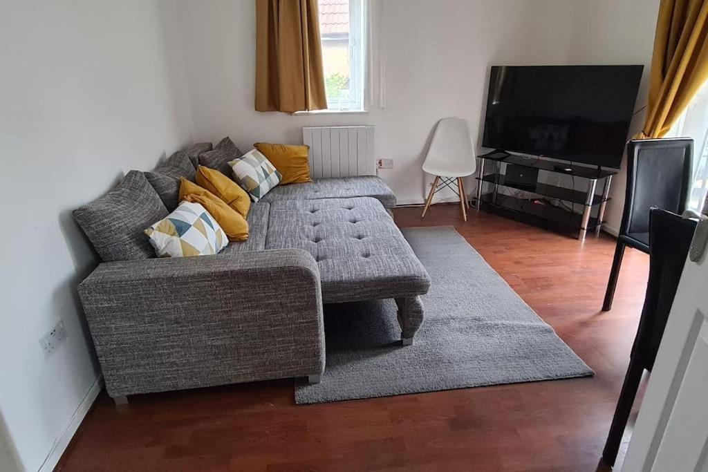 Private 2 Bed Flat Close To Excel & City Airport London Exteriör bild