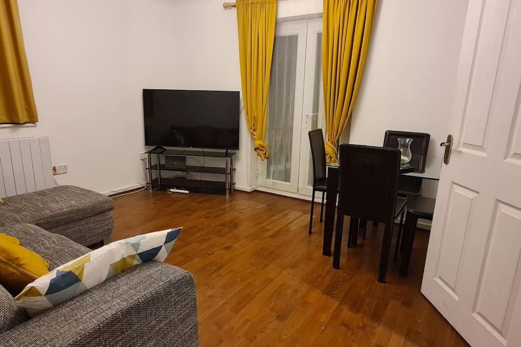 Private 2 Bed Flat Close To Excel & City Airport London Exteriör bild
